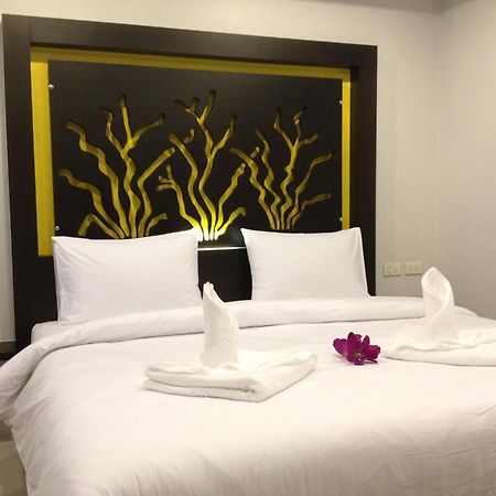 The Silk Hill Hotel Patong Esterno foto