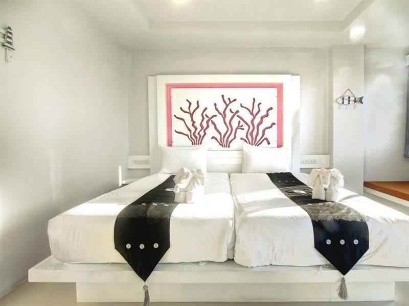 The Silk Hill Hotel Patong Esterno foto
