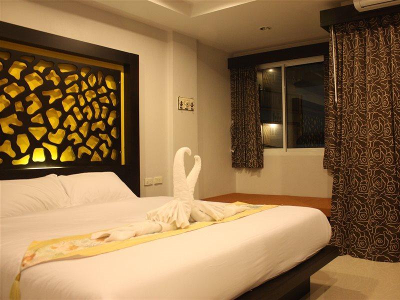 The Silk Hill Hotel Patong Esterno foto