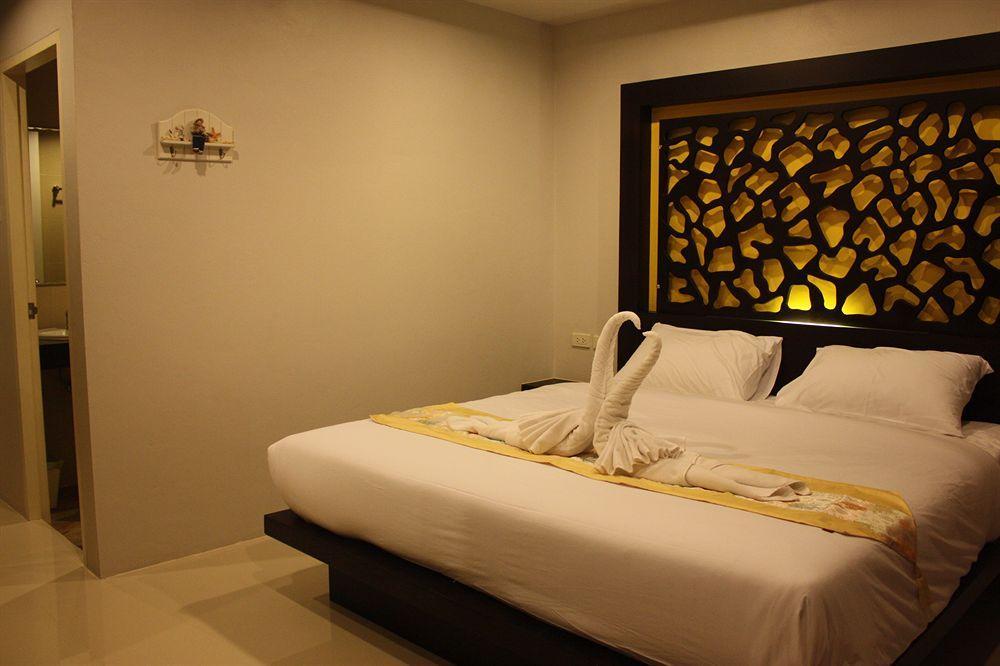 The Silk Hill Hotel Patong Esterno foto