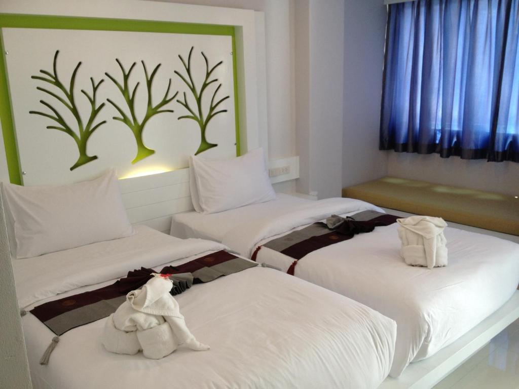 The Silk Hill Hotel Patong Esterno foto
