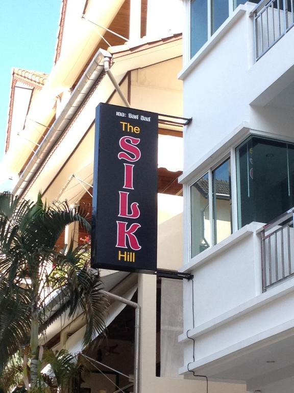 The Silk Hill Hotel Patong Esterno foto