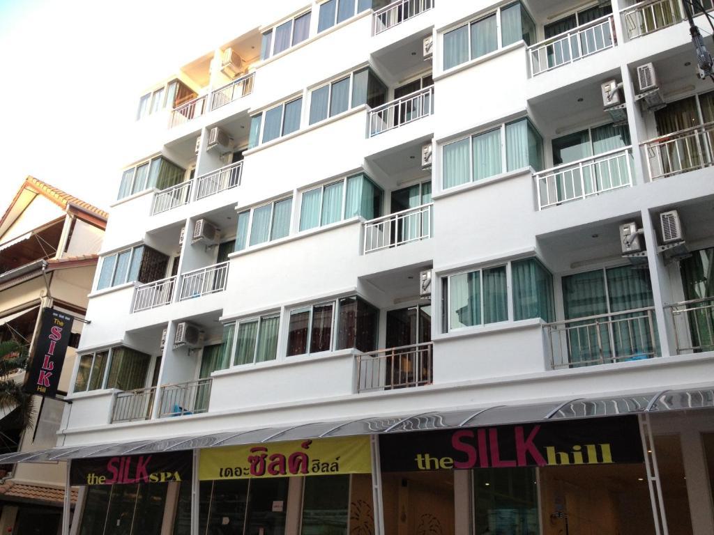 The Silk Hill Hotel Patong Esterno foto